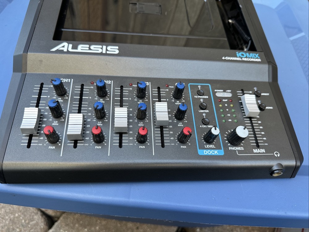 Alesis iOMIX 4 Channel RecorderiPad Audio Interface