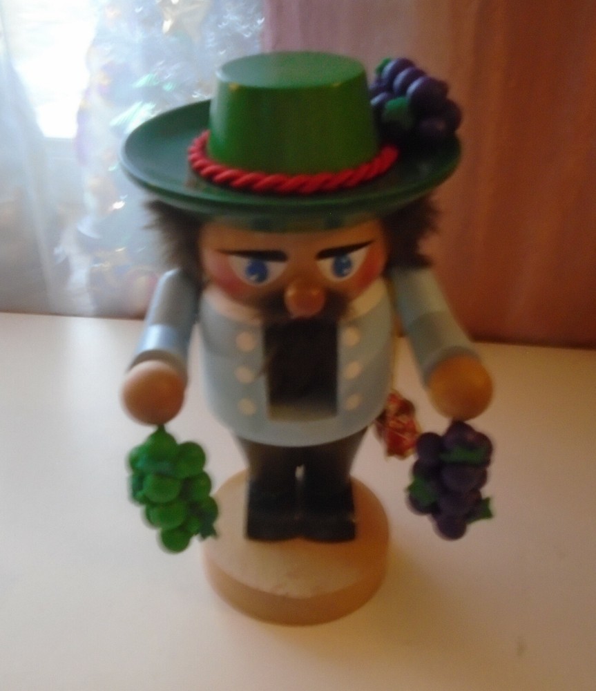 Steinbach Wine Maker With Grapes 10" Chubby Troll Size Nutcracker
