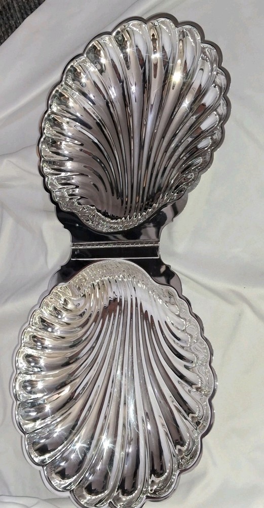 Leonard Regency Style Silver Plated Clam Shell Hinged Warmer with Swan Handle.