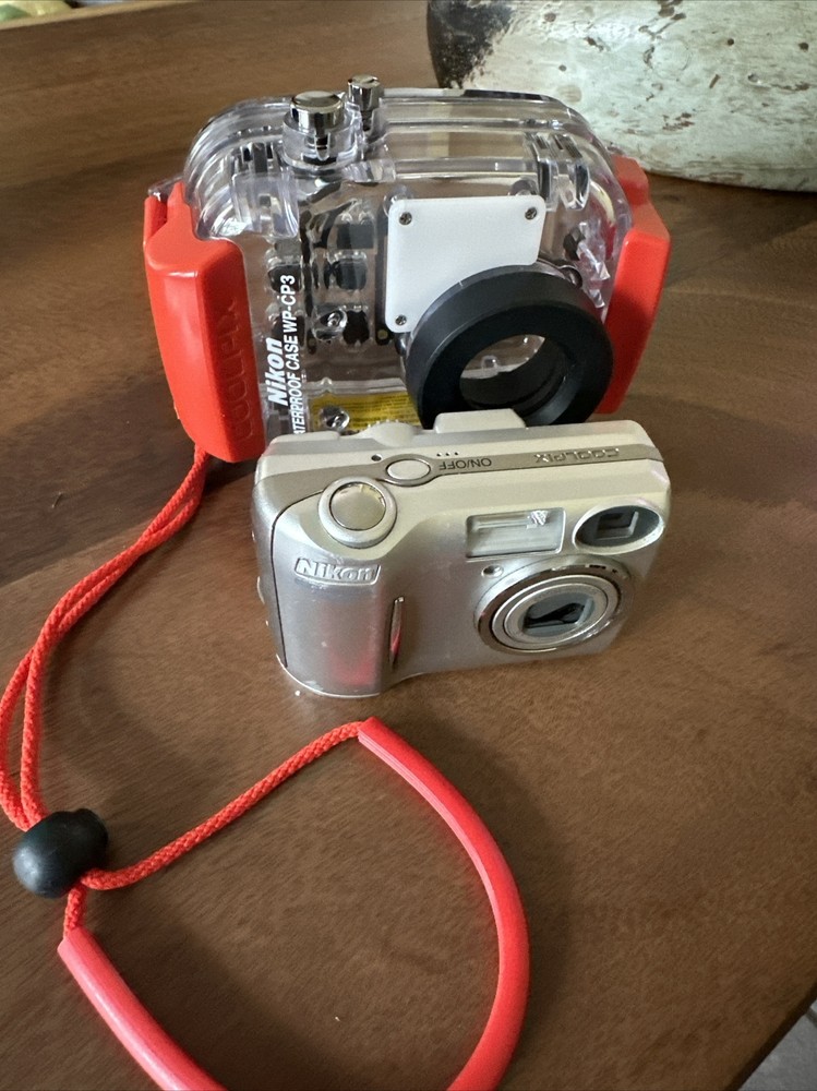 Nikon COOLPIX Waterproof Case WP-CP4 With Coolpix 5600 Camera