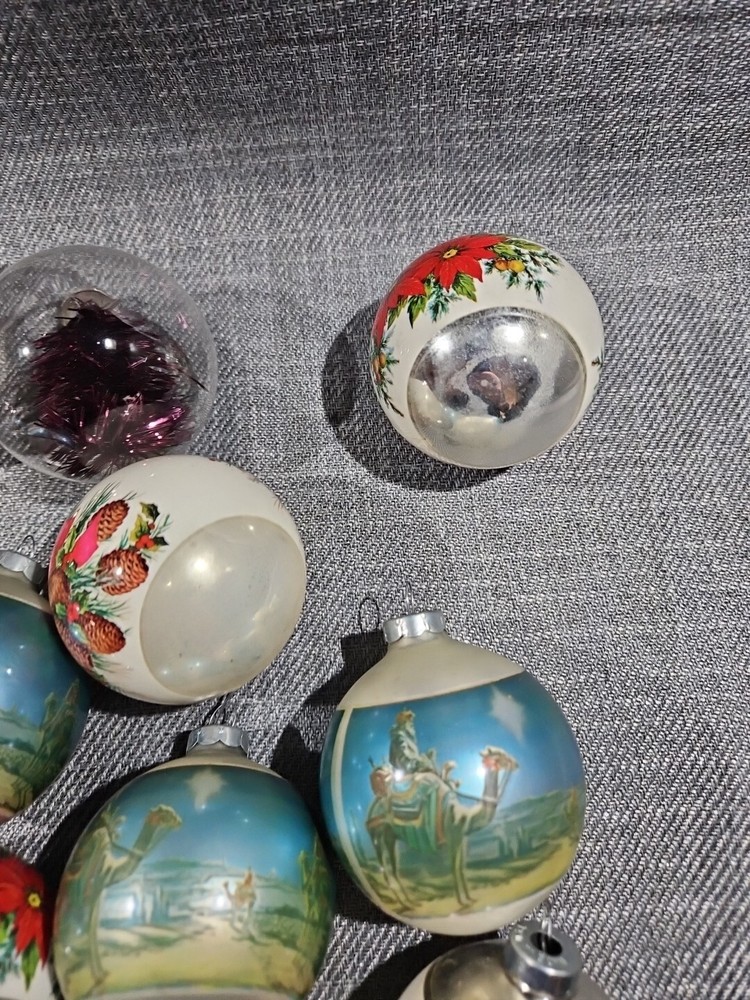 Thirteen vintage christmas Oraments