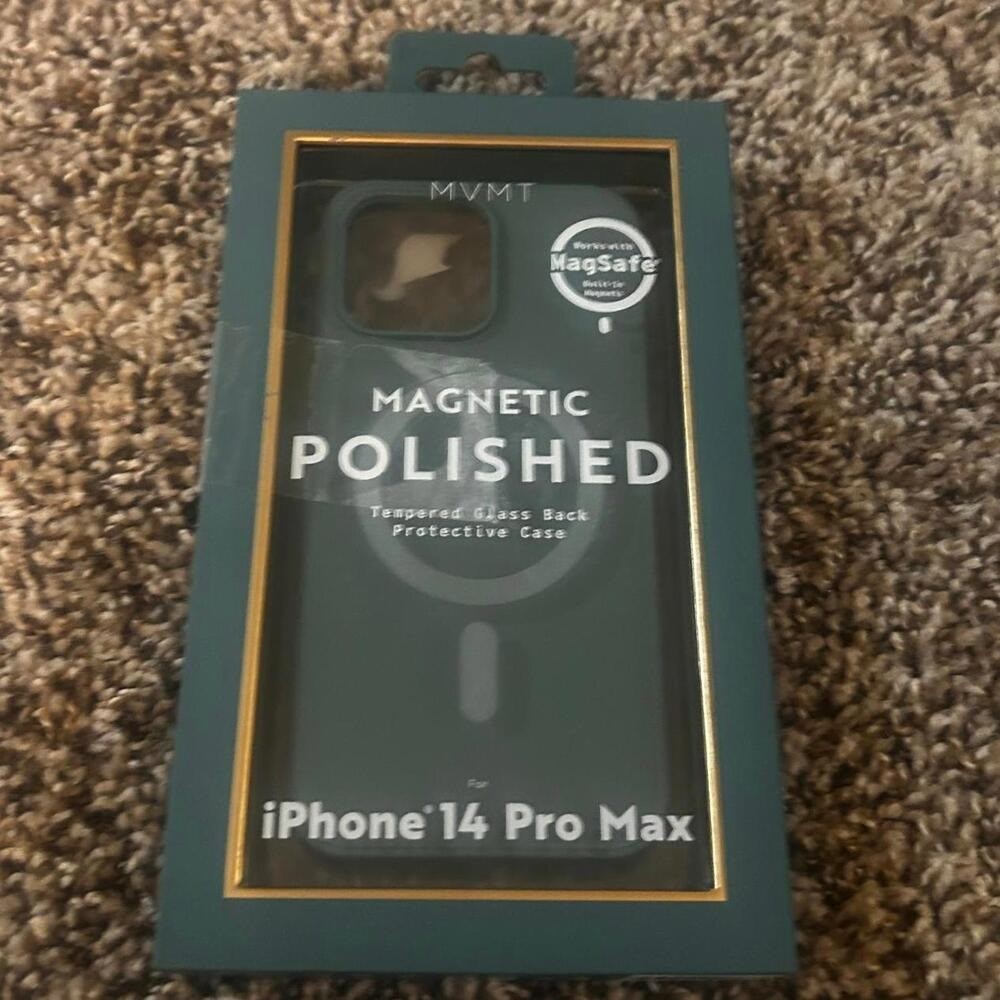 Green Magnetic Protective Phone Case iPhone 14 Max (NWT)