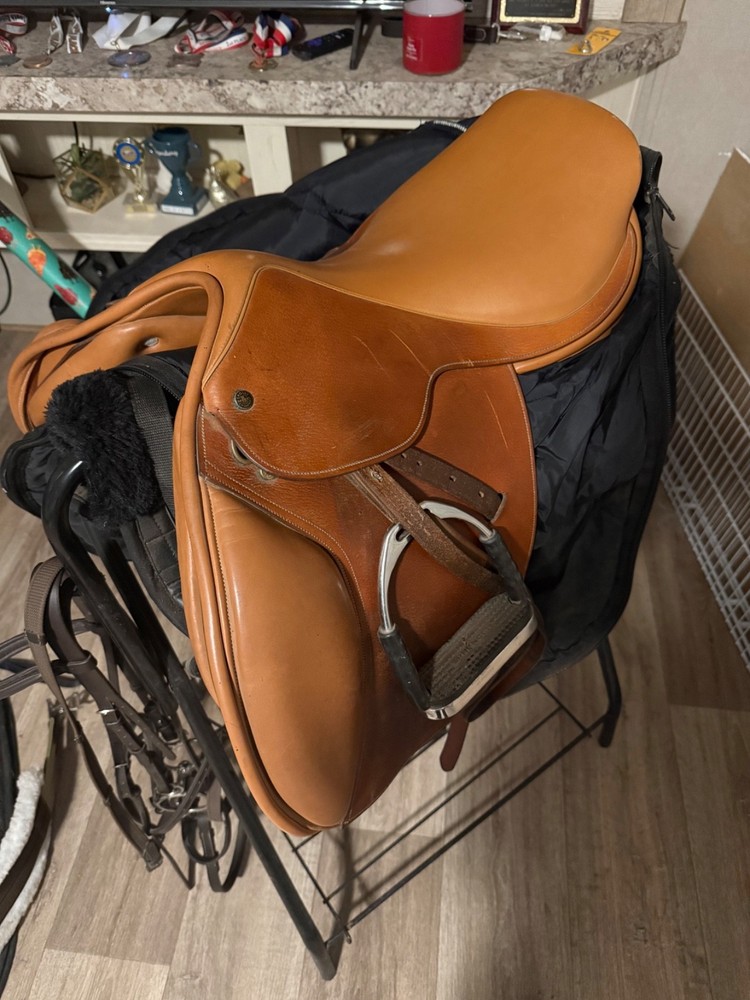 Crosby English saddle 17” seat