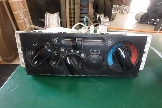 ISUZU NPR 2014: Temperature Control