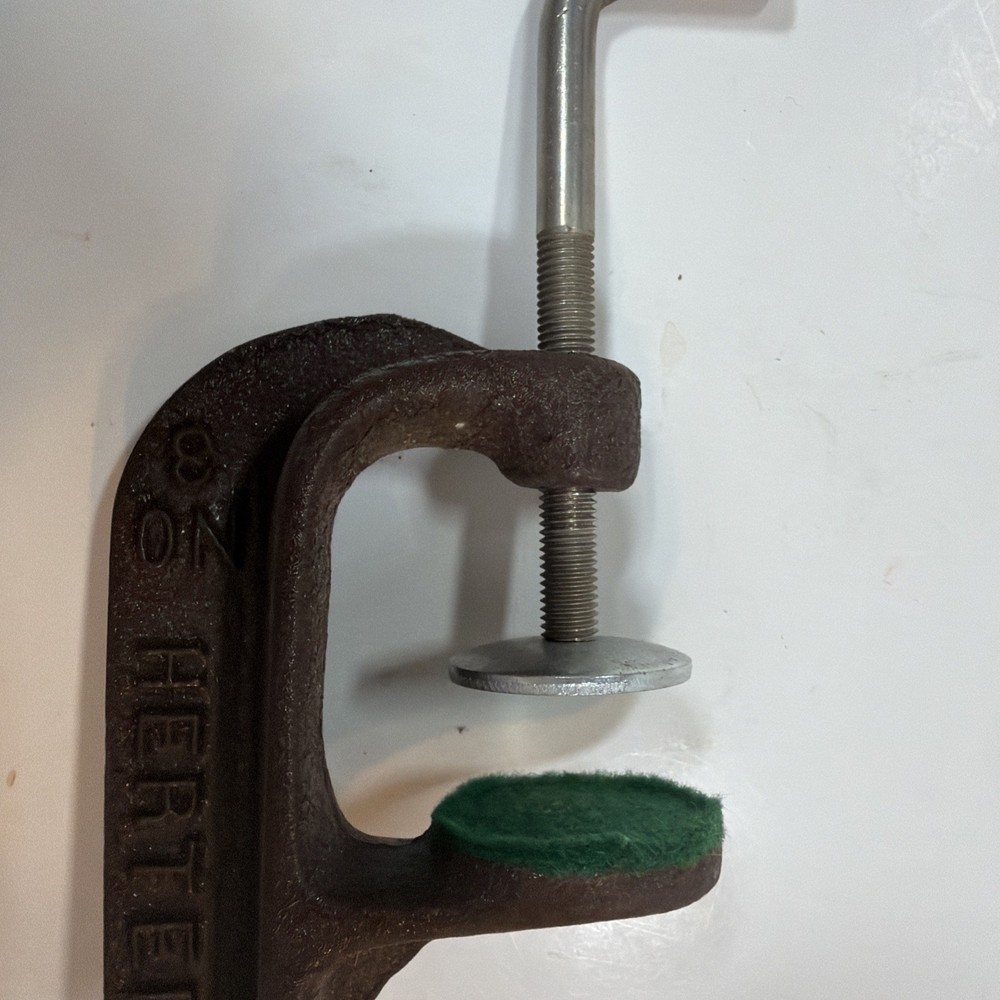 Herter's No. 3 Cast Iron Fly Tying Vise