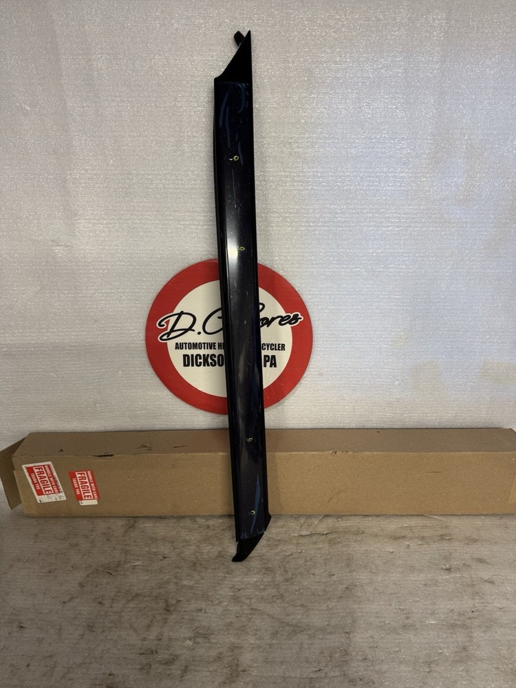 🌟BRAND NEW🌟20-25 Ford Explorer Windshield Pillar Molding