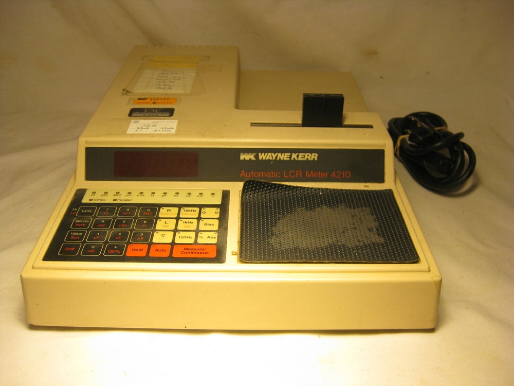 Wayne Kerr Automatic LCR Meter 4210 digital electronic test equipment *powers on