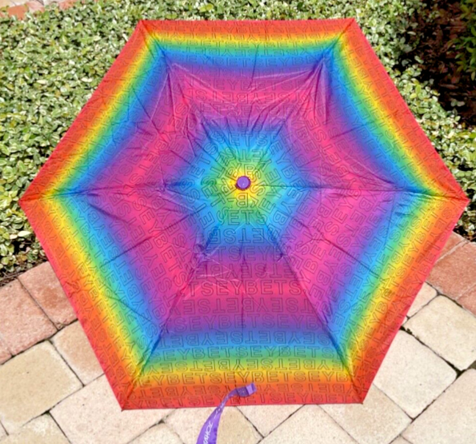 BETSEY JOHNSON  WOMEN'S UMBRELLA RAINBOW AUTOMATIC OPEN NWT