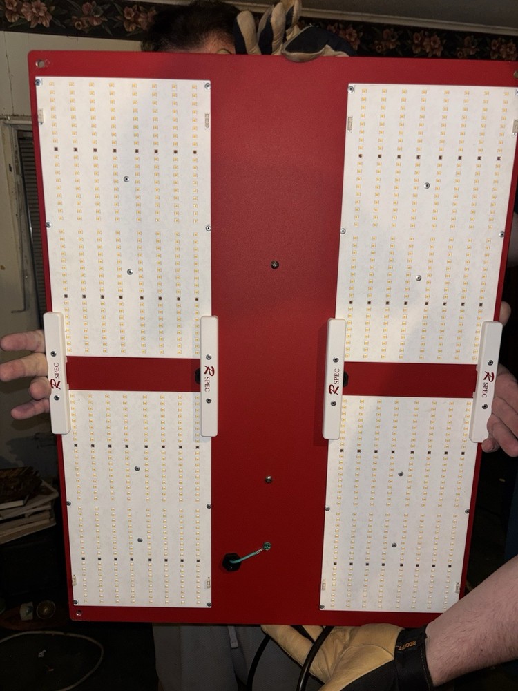 HLG 600 R-Spec LED grow light