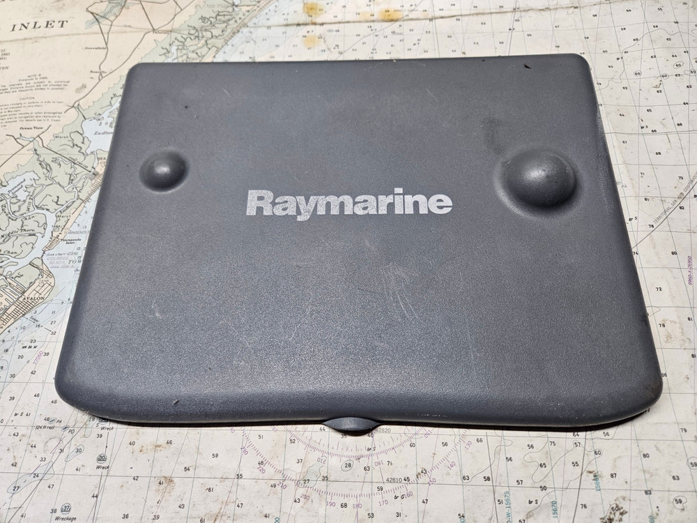 Raymarine C80 Chartplotter, GPS, Fishfinder, Radar w/ Sun Cover
