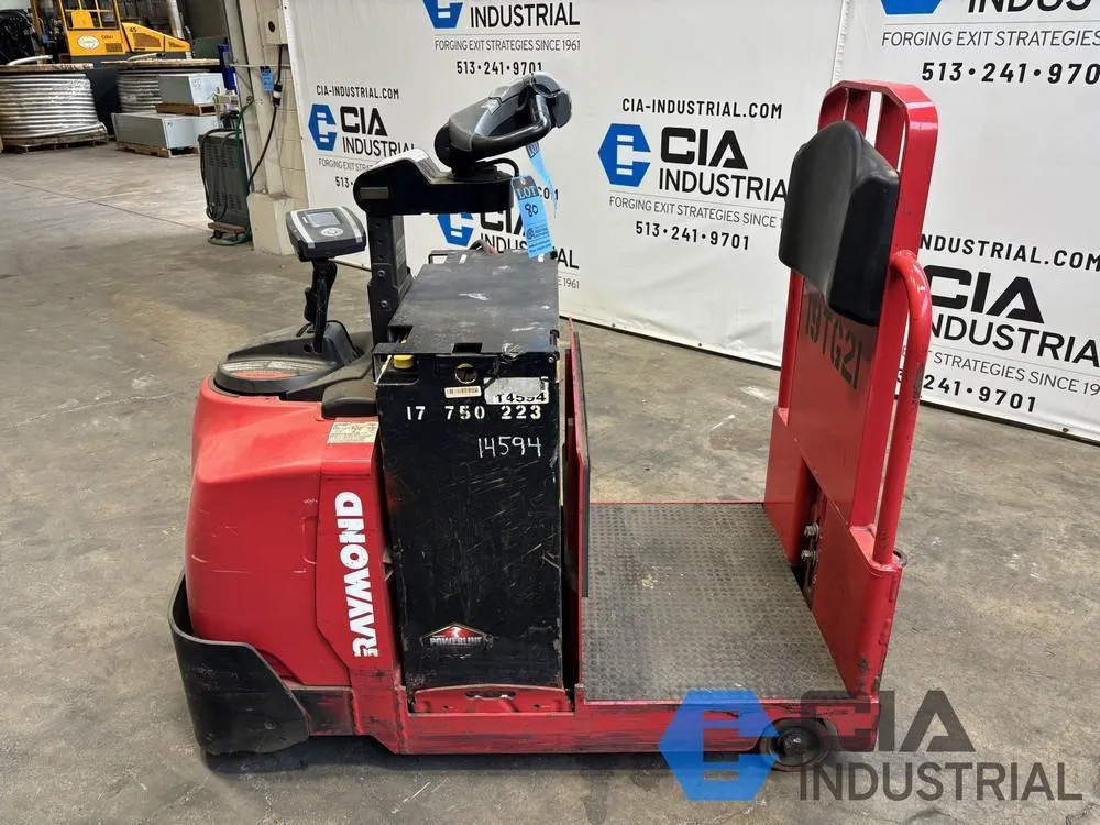 2019 - RAYMOND MODEL 8610 ELECTRIC TUGGER TRACTOR