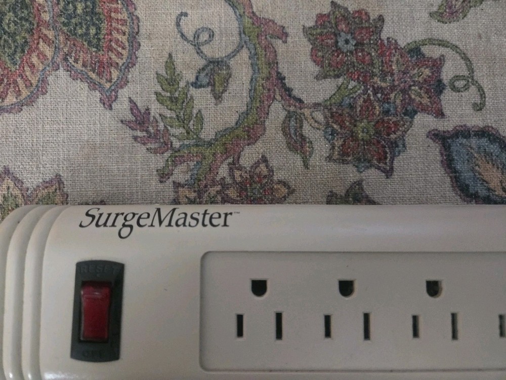 Belkin Surge Master 7 Outlets F5C550