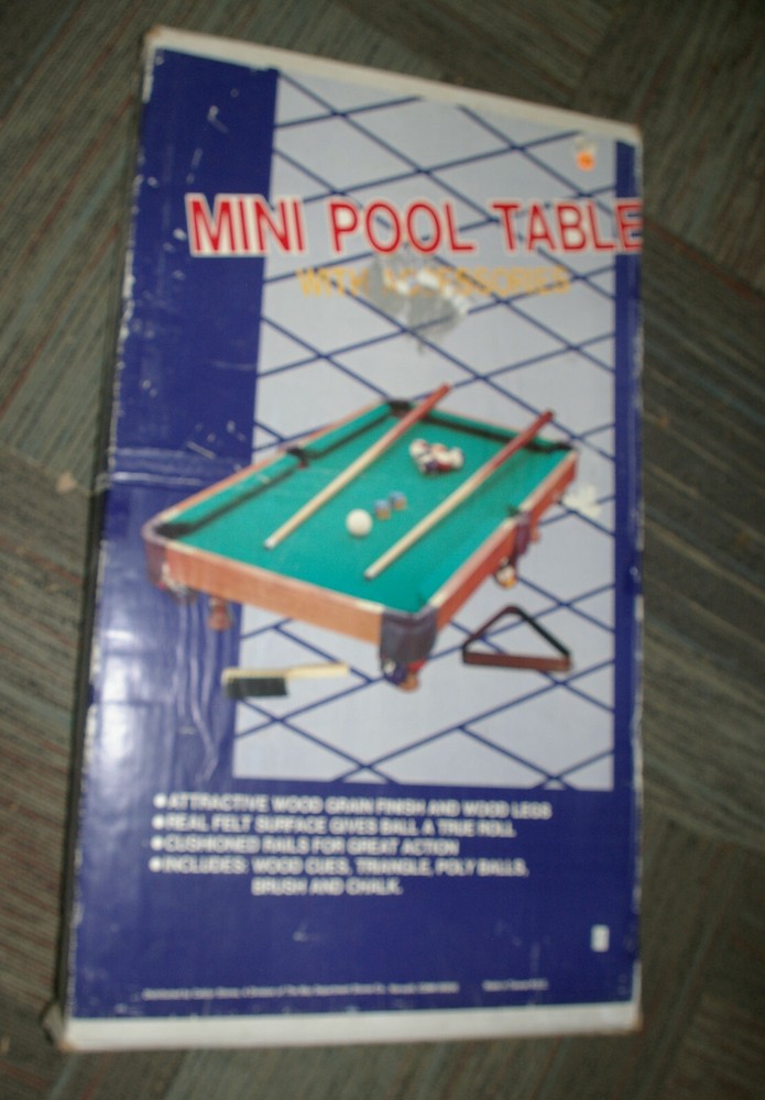 MINIATURE TABLE TOP POOL TABLE BEAUTIFUL CONDITION IN BOX