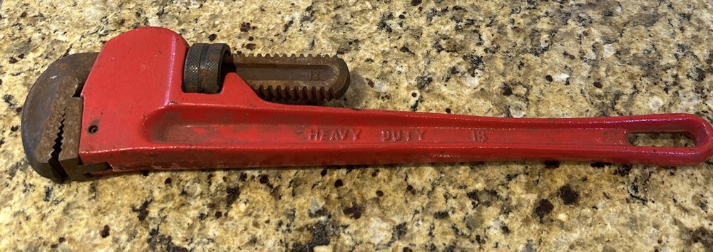 18” PIPE WRENCH HEAVY DUTY PLUMBER TOOLS.
