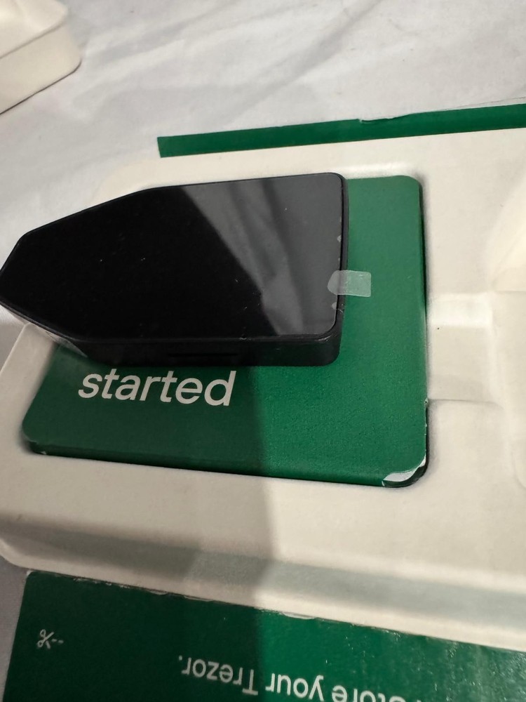 Trezor - Safe 5 - Passphrase & Secure Element Crypto Hardware Wallet with Tou...