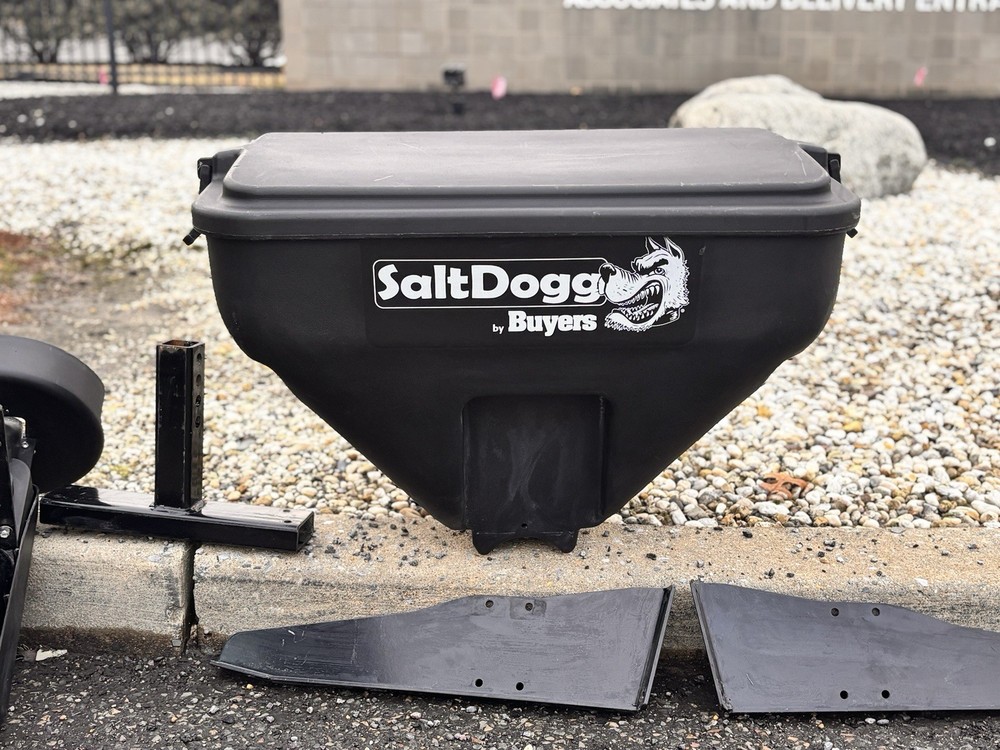 salt dogg complete spreader And Controller