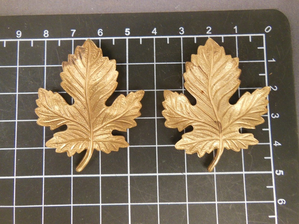 Maple Leaf (x2) Brass stamping jewelry finding (osb0053)