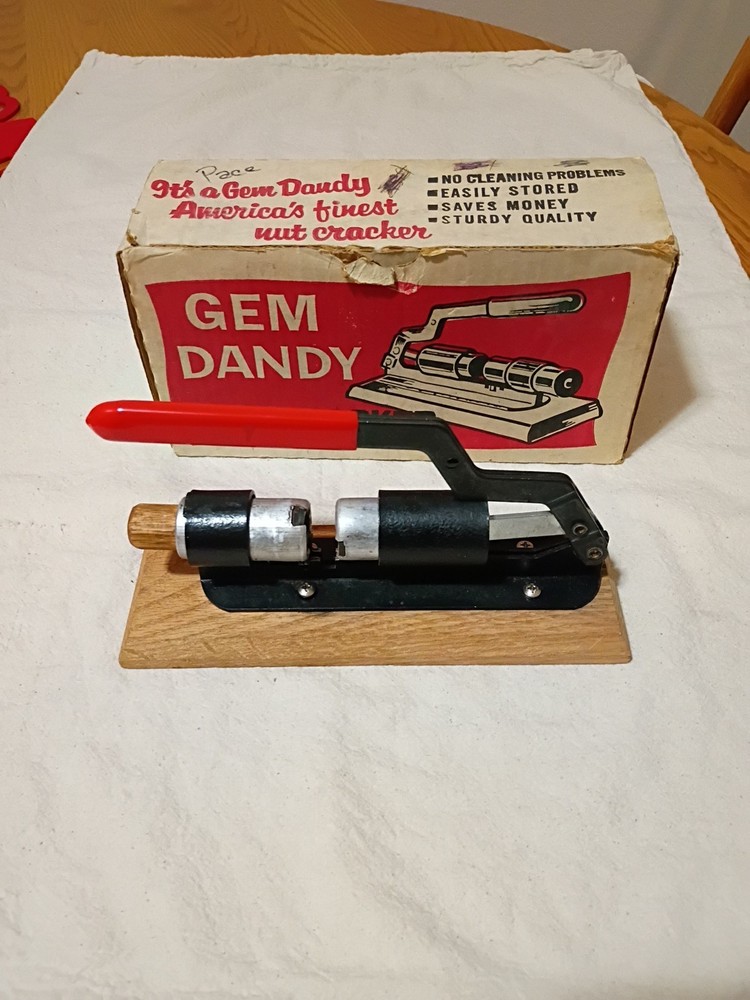 VINTAGE GEM DANDY NUT CRACKER with box B20