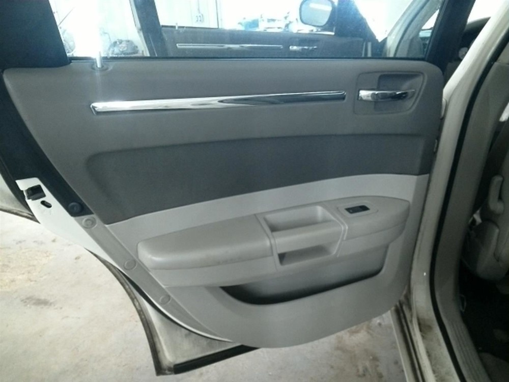 300 2010 High Mounted Stop Light 104795734