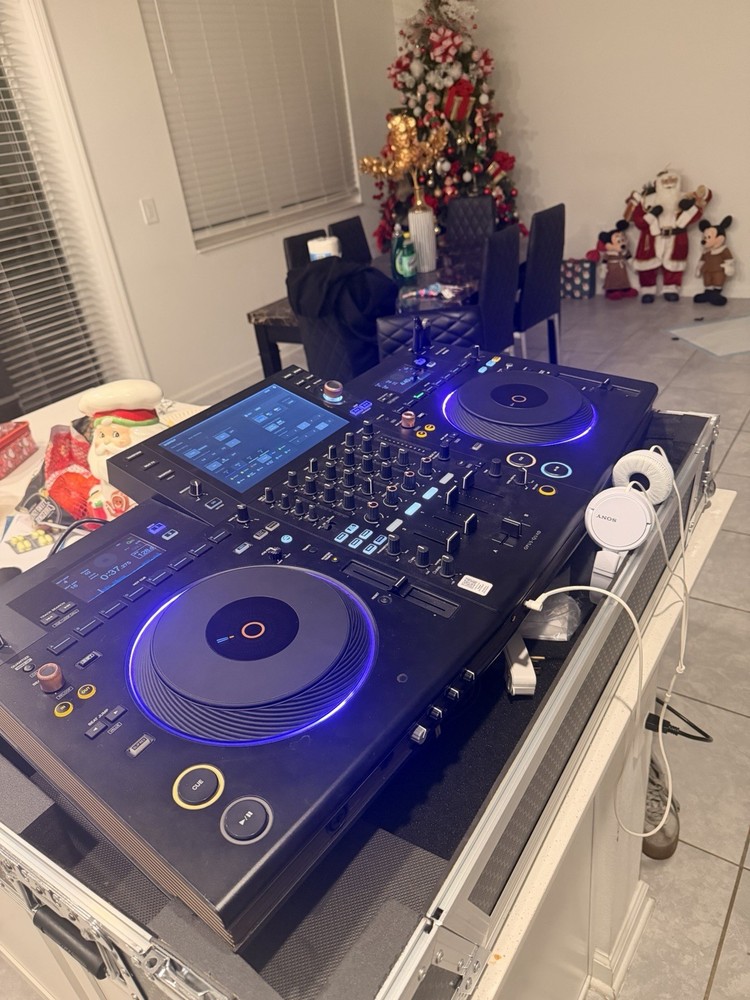 Pioneer DJ OPUS-QUAD Quad Deck Controller with Flight Case, Black