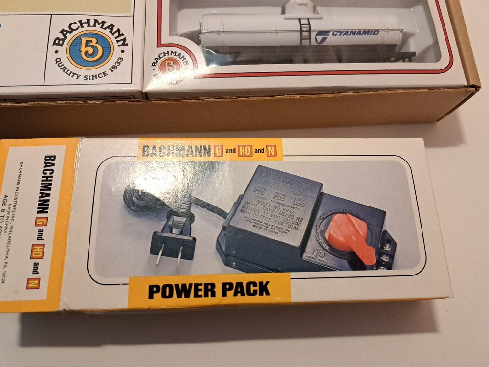 Bachmann "SILVER EXPRESS" Electric HO Train Set 83 PC
