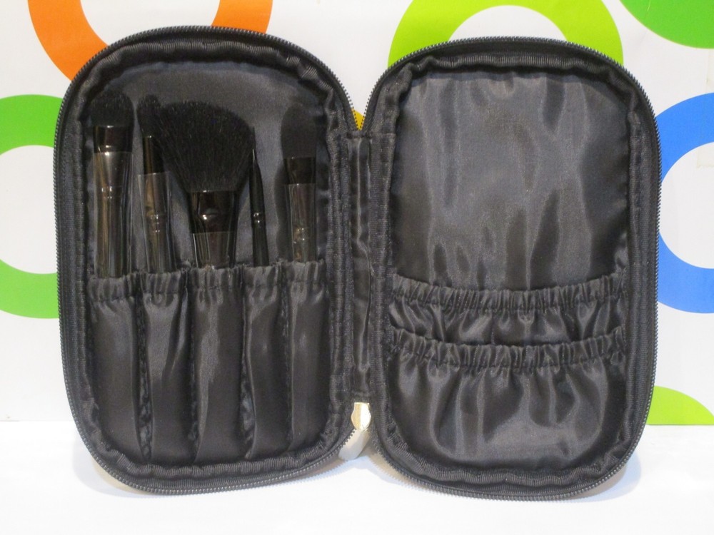 FREE PRESS ~ MAKEUP BRUSH SET ~ WITH POUCH