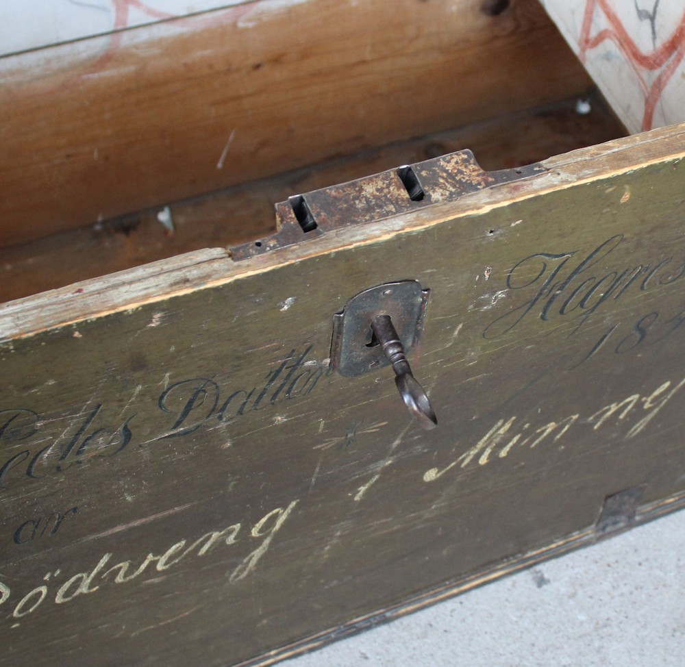 Antique Painted Immigrant Dome shaped Trunk – Redwing Minnesota – 1840