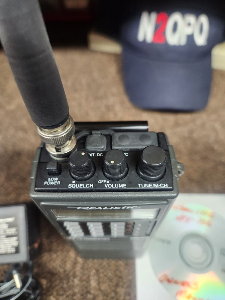 Radio Shack HTX-202 VHF 2m Hand Held ! AA Battery Case ! Nice !