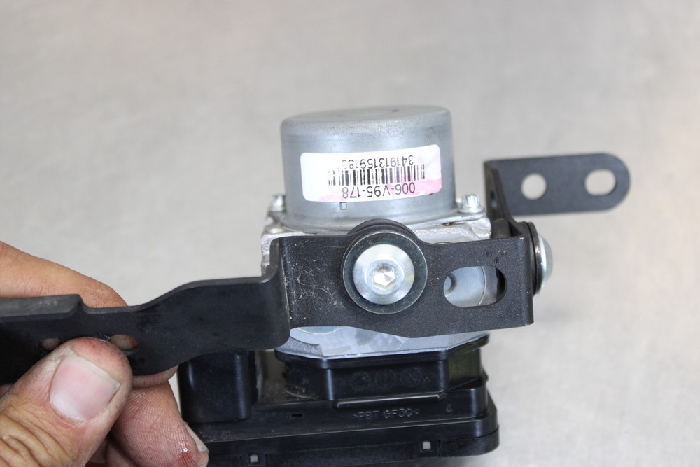24-26 KAWASAKI Z500 ABS ABS PUMP UNIT MODULE