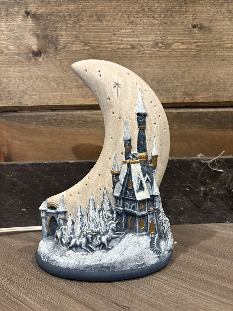 Nightlight moon Shaped design. Unicorns, Snow, Castle. Magical Night ❄️ light!