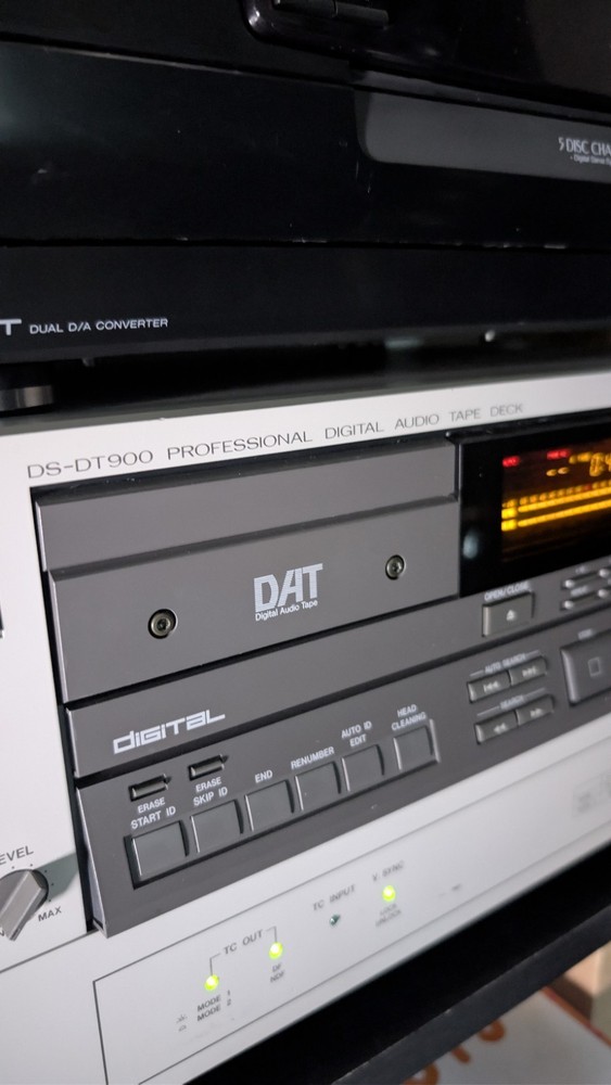 (RARE) Jvc Ds-dt900 Professional Digital Audio Deck (DAT) (DATDECK) WORKS TESTED