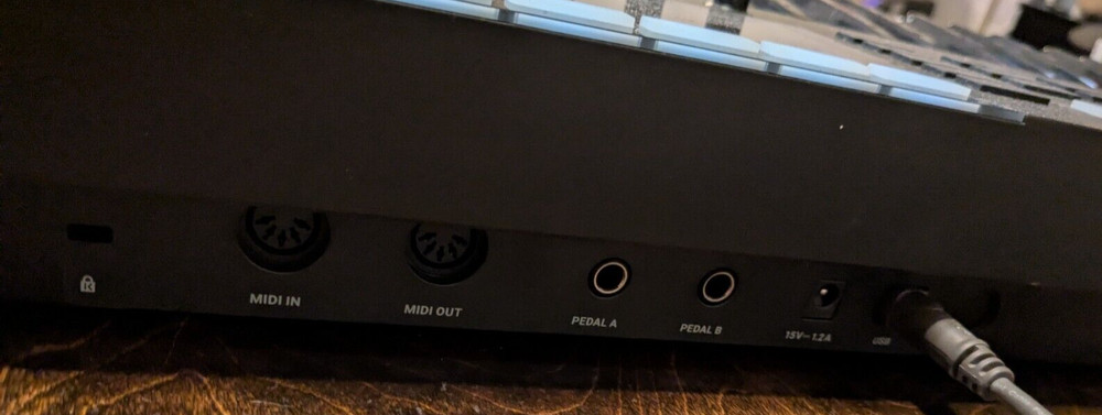 Native Instruments Komplete Kontrol S61 MK2 61-key Smart Keyboard Controller