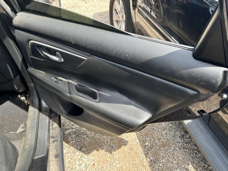 ALTIMA 2015 Fuse Box Cabin 104658137