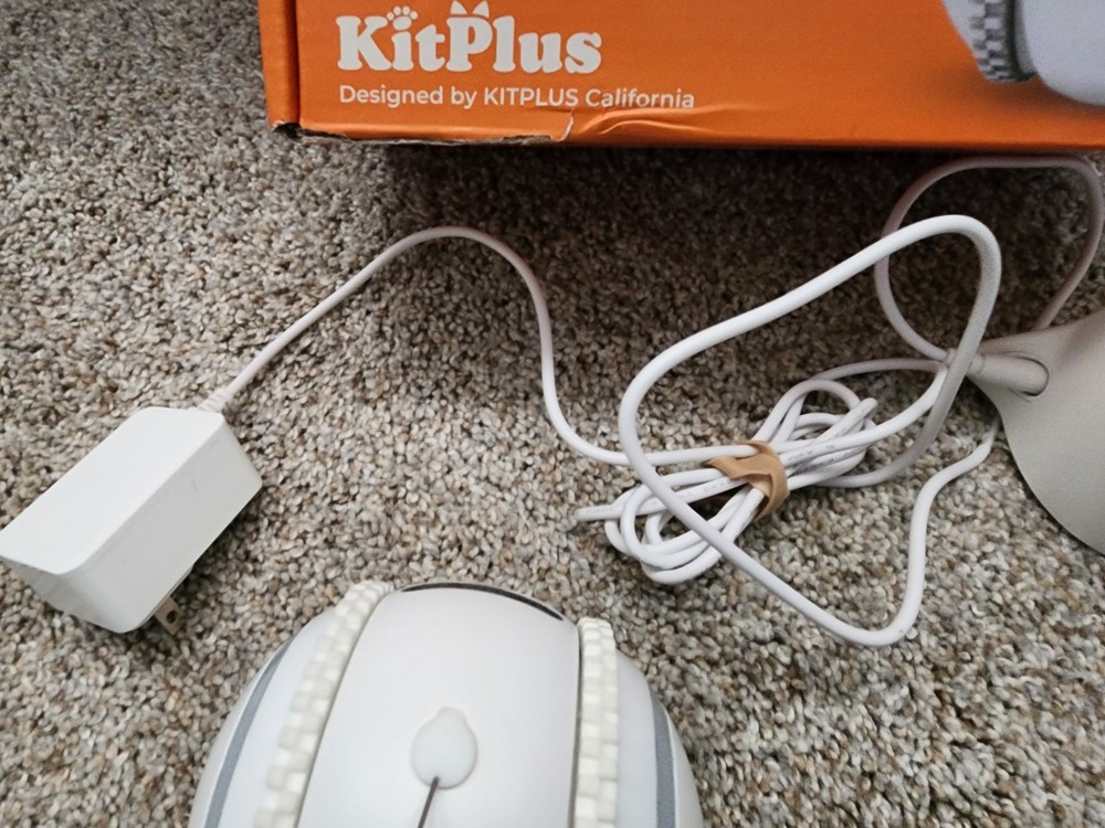 KITPLUS Pet Camera robot for Dog and Cat Self-Charging Smart Automatic Feeder