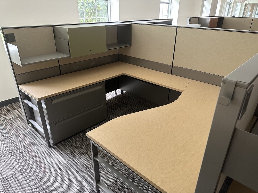 NICE HERMAN MILLER 6'X6' OFFICE CUBICLES WORKSTATIONS