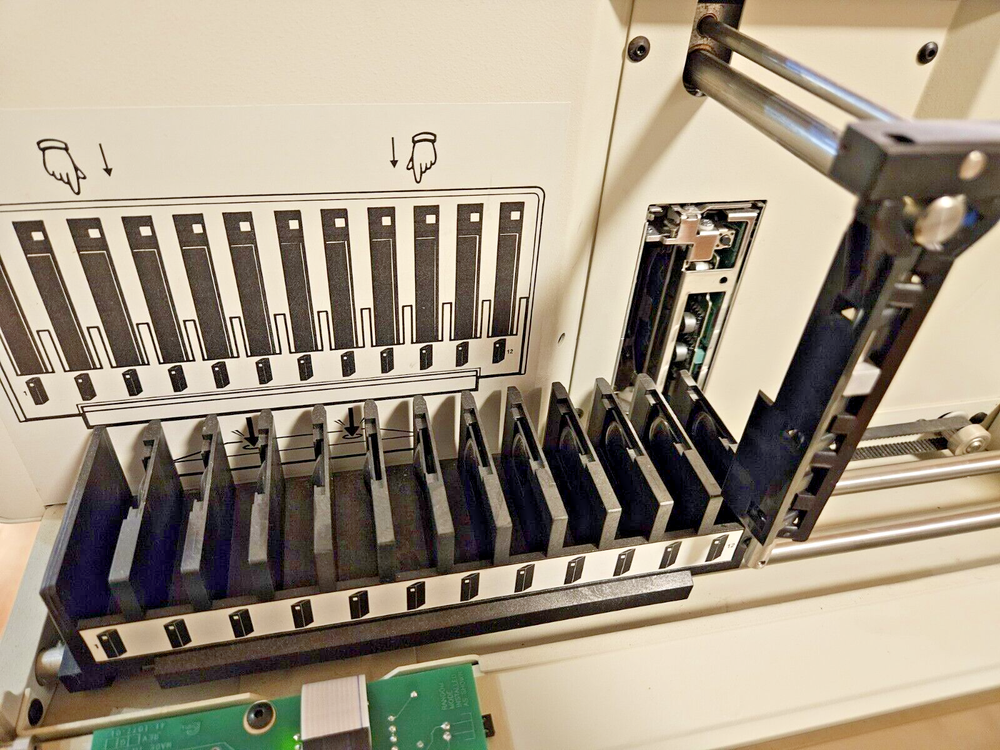 ADIC Dat Autochanger Autoloader Tape Drive with 2 DAT tapes