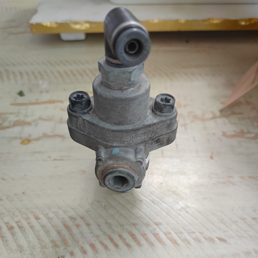 Bendix Double Check Valve with plugs 280809