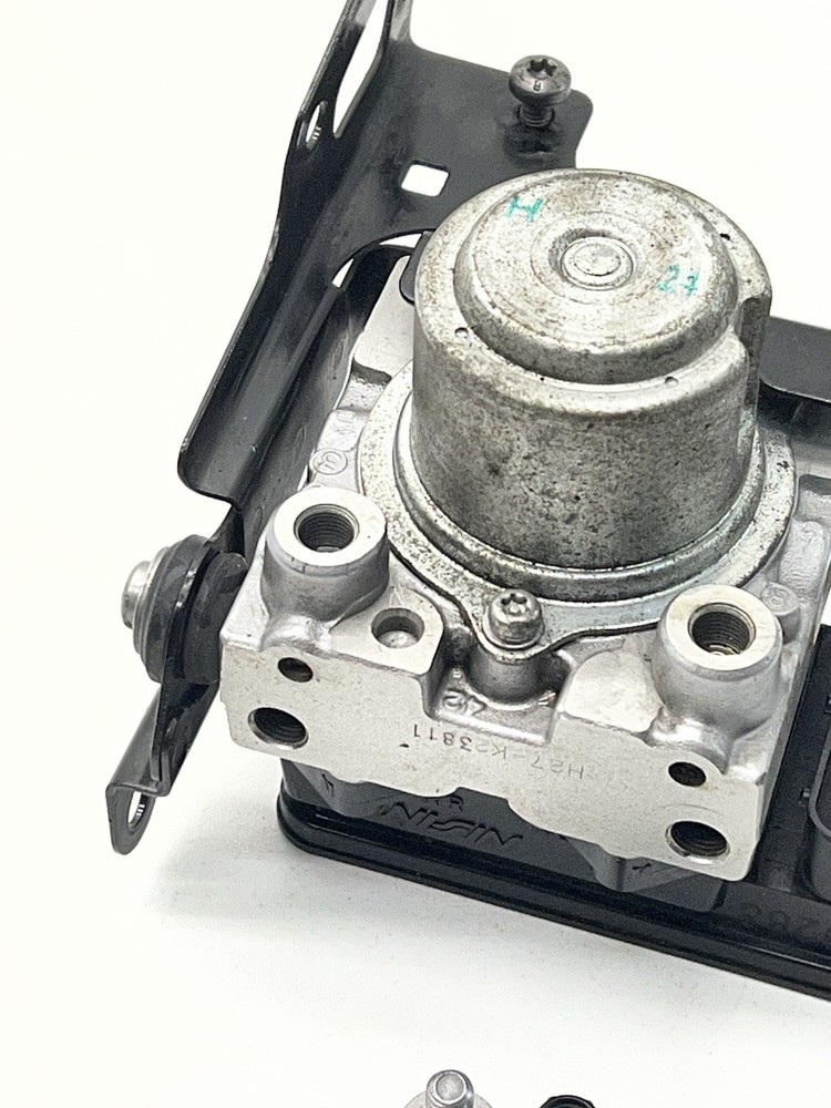 2005-2018 TRIUMPH SPRINT ST GT OEM ABS Brake Pump Modulator Module