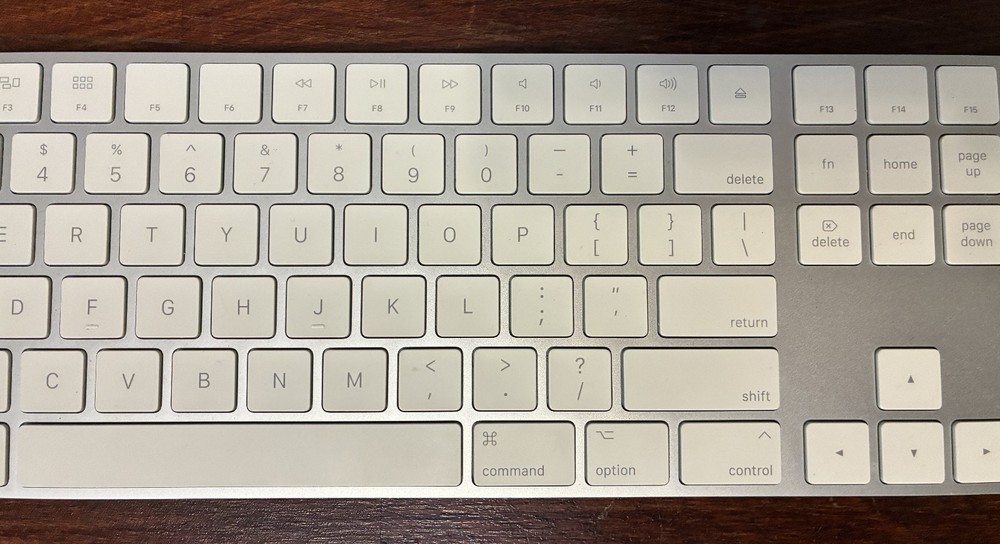 Apple A1843 Keyboard And A1657 Mouse Combo