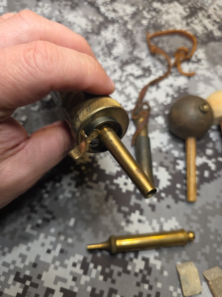 BLACK POWDER MUZZLELOADER FLINTLOCK TOOLS LOT CVA FLASK 2 TC FLINTS PAN PRIMER