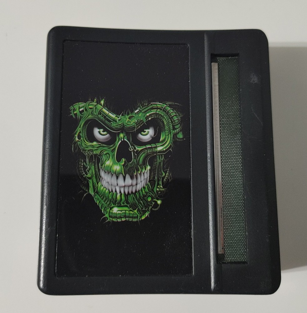 Cigarette Rolling Strong Box 'Green Skeleton'/New