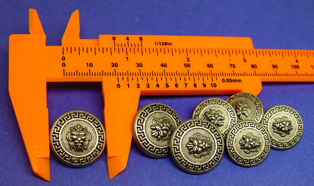 Lion Head jacket replacement buttons 7 Unknown Brand Silver Color Plastic , Used
