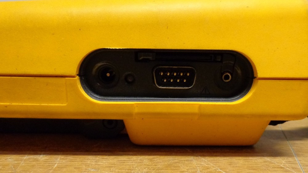 FLUKE DSP-4100 CABLE ANALYZER (Need AC Adapter)