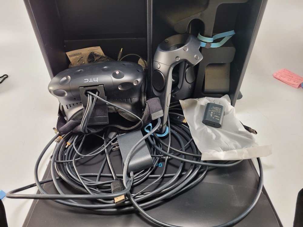 HTC Vive VR Headset Kit System Virtual Reality Complete Set