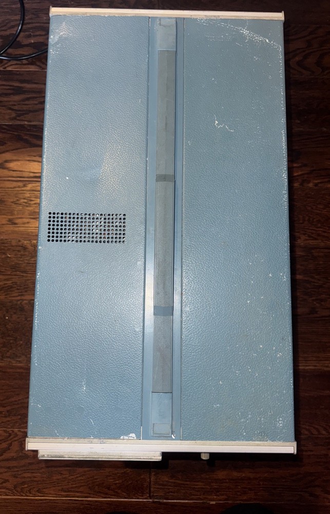 Tektronix 7704A Analog Oscilloscope System (powers On) Un-tested