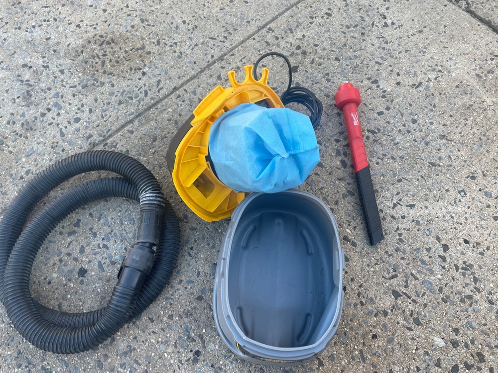 STINGER WET/DRY MINI VAC