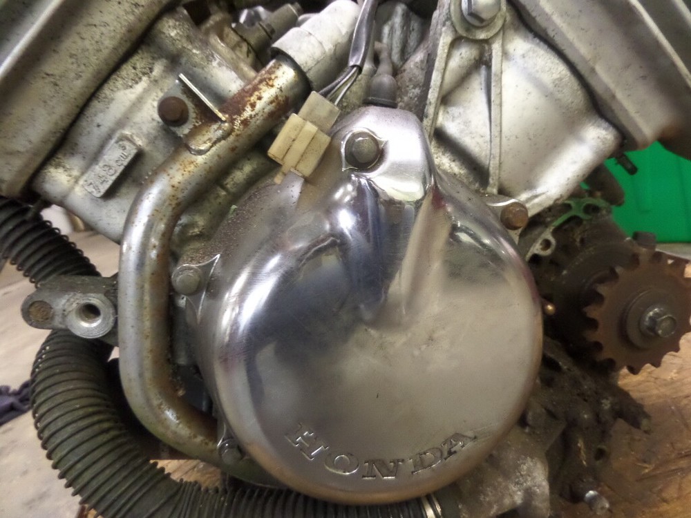 1994 HONDA MAGNA VF750C ENGINE UNKNOWN MILES HAS COMPRESSION.