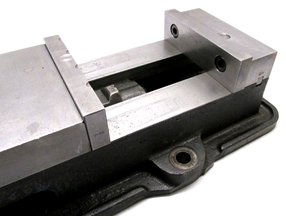 KURT ANGLOCK 6" MILLING MACHINE VISE w/ JAWS & HANDLE - #D60
