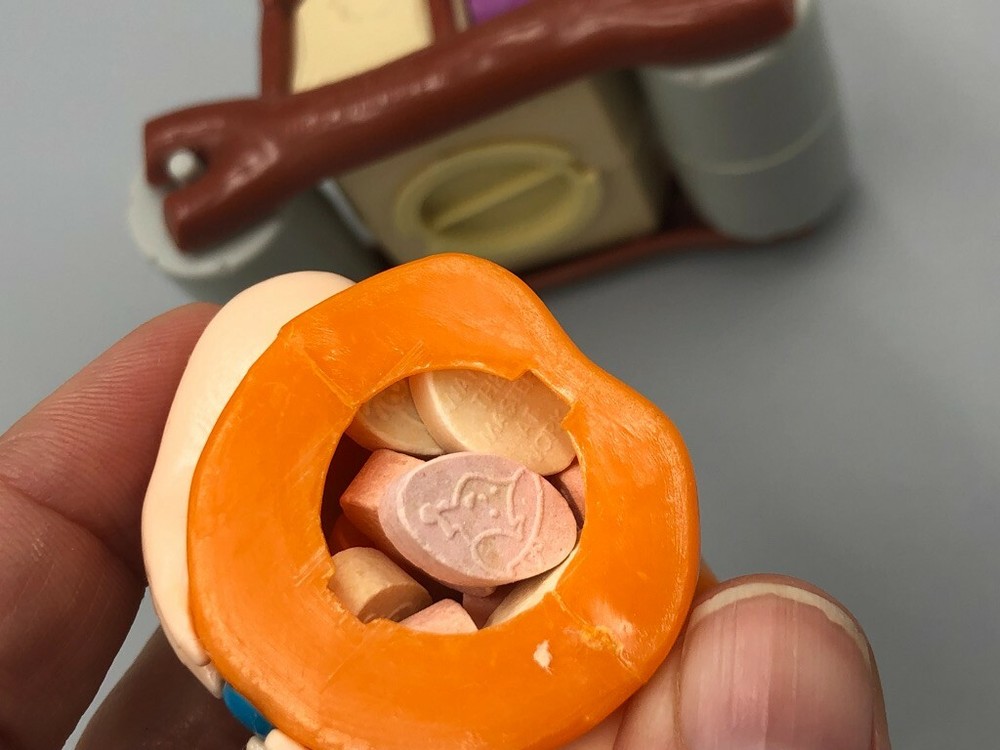 1993 FLINTSTONES Vintage CANDY CONTAINER with original candy