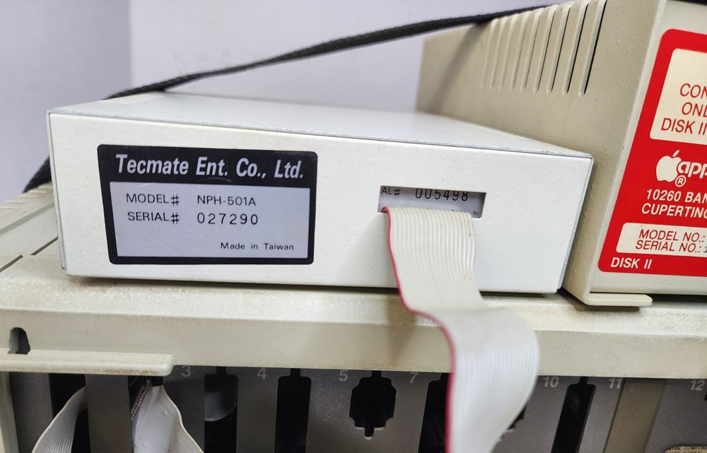 Vintage Apple IIe A2S2064 Computer w/ 2 Disk Drives Powers On